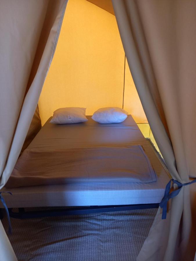 Camping Onlycamp Les Pins Nancay Exterior foto